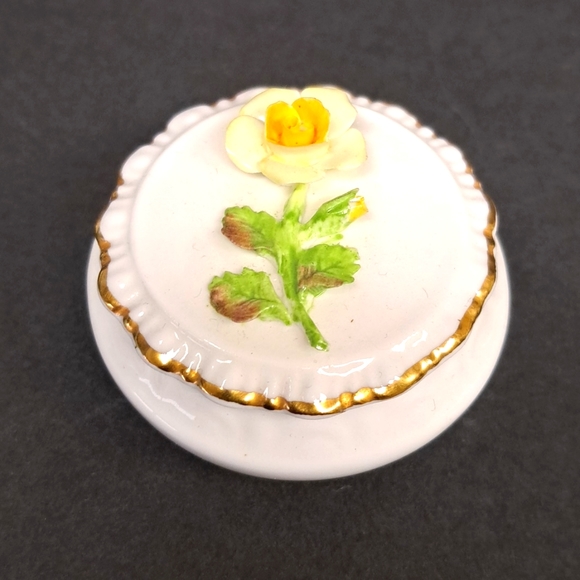 Vintage COALPORT fine bone china trinket/ring box with rose design - Picture 1 of 6